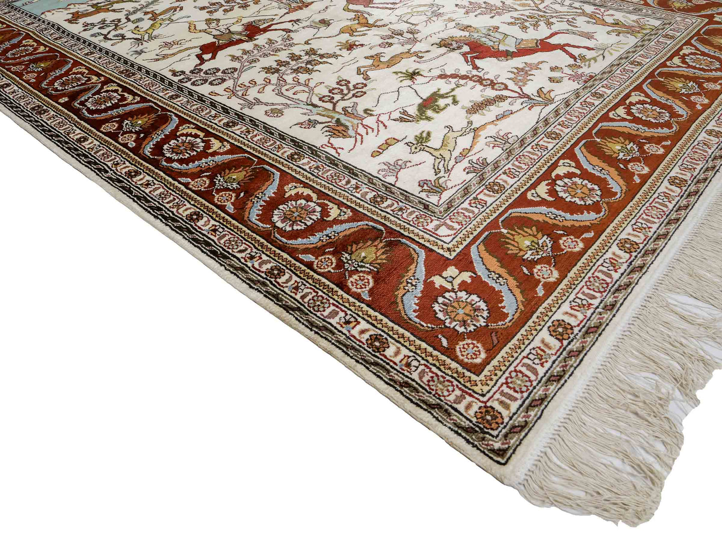Feiner, handgeknüpfter Art Ghom aus Kunstseide. Ursprung China. Größe: 184 x 125 cm. Hauptfarben: Weiß, Creme, Rot. Vertrieb durch JUPITER Intl.