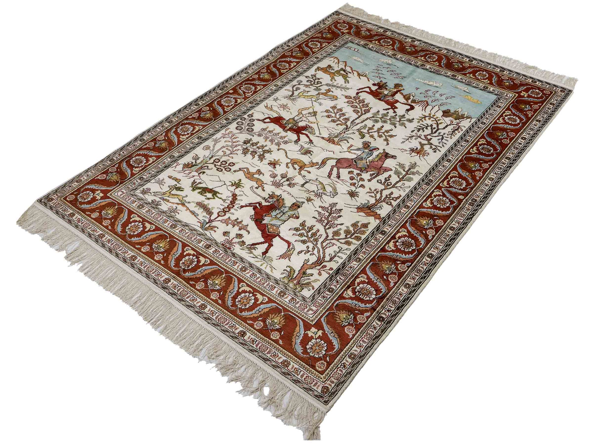 Feiner, handgeknüpfter Art Ghom aus Kunstseide. Ursprung China. Größe: 184 x 125 cm. Hauptfarben: Weiß, Creme, Rot. Vertrieb durch JUPITER Intl.