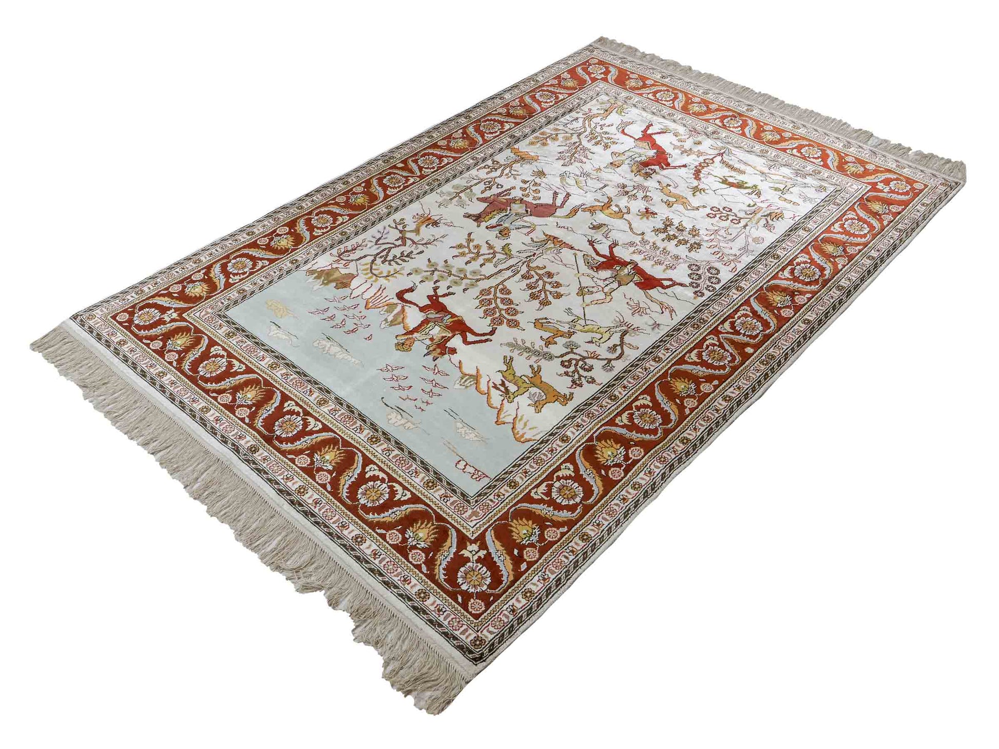 Feiner, handgeknüpfter Art Ghom aus Kunstseide. Ursprung China. Größe: 184 x 125 cm. Hauptfarben: Weiß, Creme, Rot. Vertrieb durch JUPITER Intl.