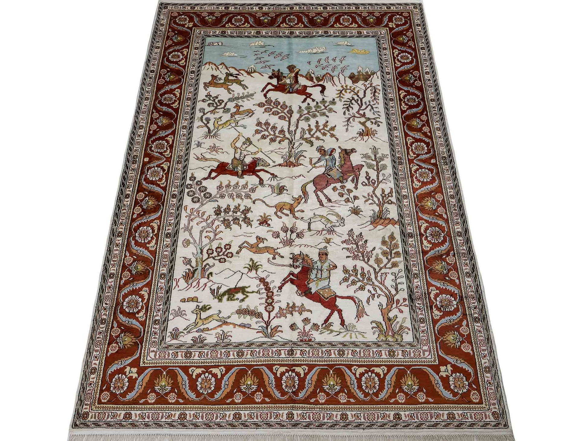 Feiner, handgeknüpfter Art Ghom aus Kunstseide. Ursprung China. Größe: 184 x 125 cm. Hauptfarben: Weiß, Creme, Rot. Vertrieb durch JUPITER Intl.