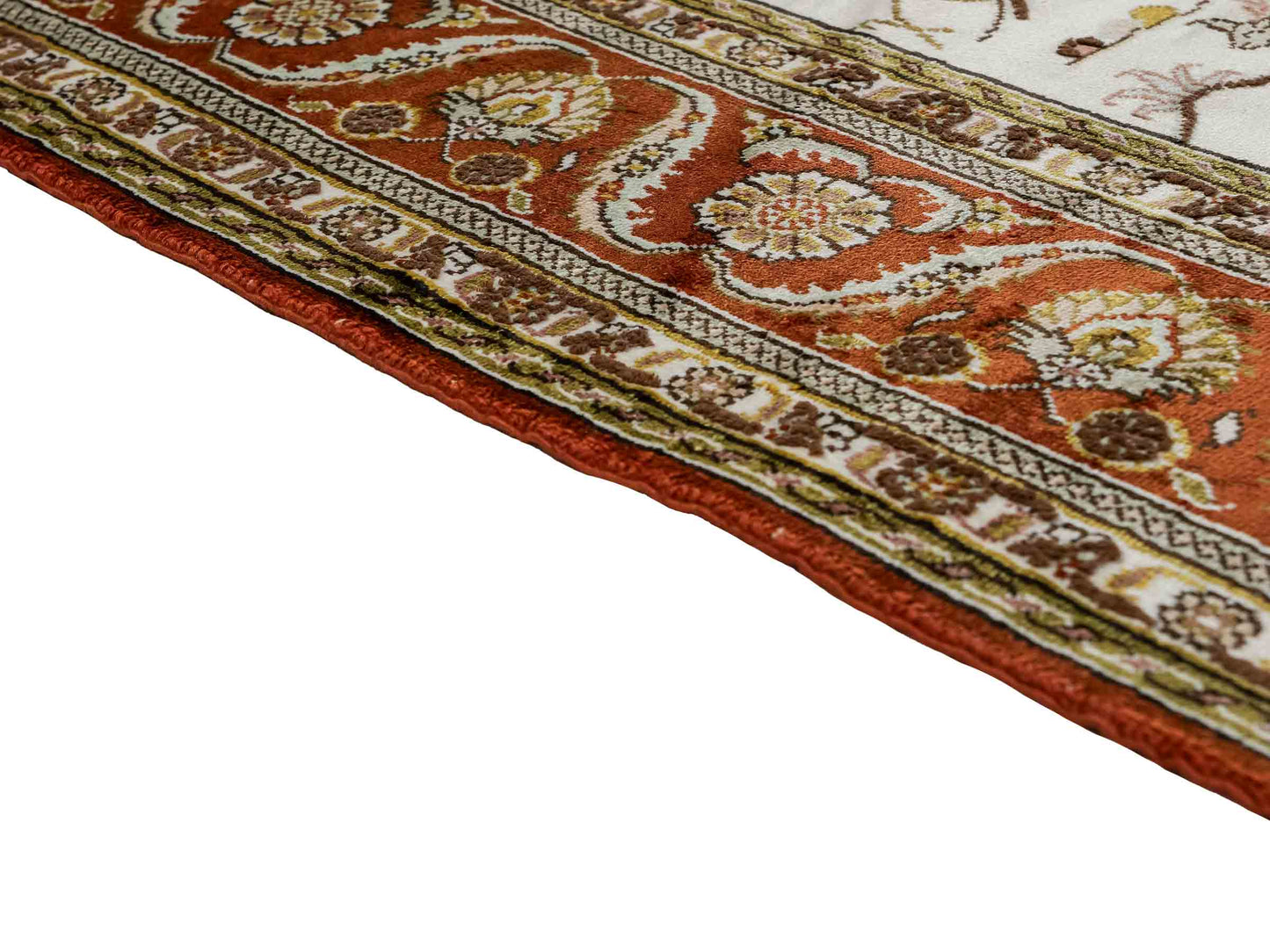 Feiner, handgeknüpfter Art Ghom aus Kunstseide. Ursprung China. Größe: 184 x 125 cm. Hauptfarben: Weiß, Creme, Rot. Vertrieb durch JUPITER Intl.