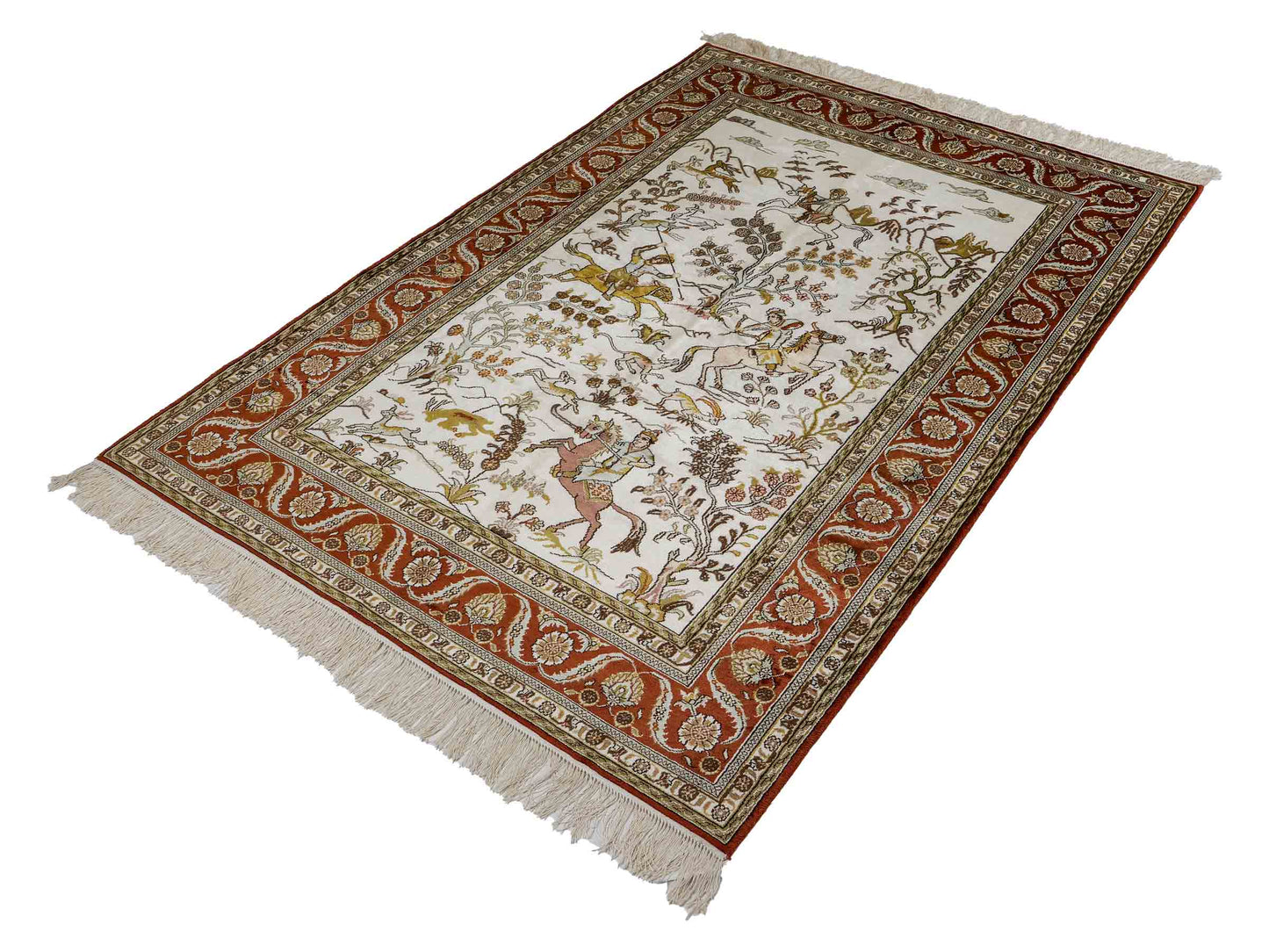 Feiner, handgeknüpfter Art Ghom aus Kunstseide. Ursprung China. Größe: 184 x 125 cm. Hauptfarben: Weiß, Creme, Rot. Vertrieb durch JUPITER Intl.