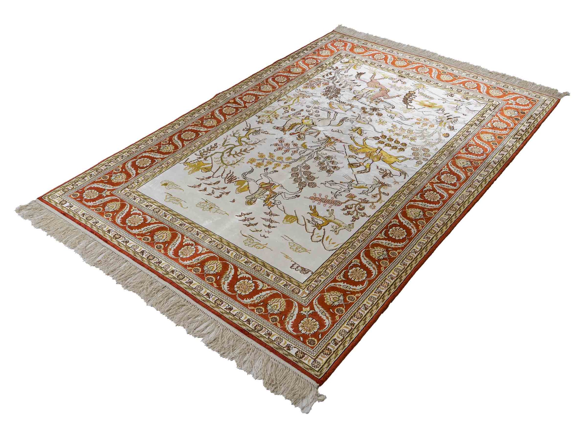 Feiner, handgeknüpfter Art Ghom aus Kunstseide. Ursprung China. Größe: 184 x 125 cm. Hauptfarben: Weiß, Creme, Rot. Vertrieb durch JUPITER Intl.