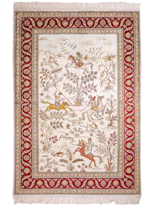 Feiner, handgeknüpfter Art Ghom aus Kunstseide. Ursprung China. Größe: 185 x 122 cm. Hauptfarben: Weiß, Creme, Rot. Vertrieb durch JUPITER Intl.