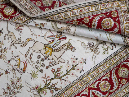 Feiner, handgeknüpfter Art Ghom aus Kunstseide. Ursprung China. Größe: 185 x 122 cm. Hauptfarben: Weiß, Creme, Rot. Vertrieb durch JUPITER Intl.