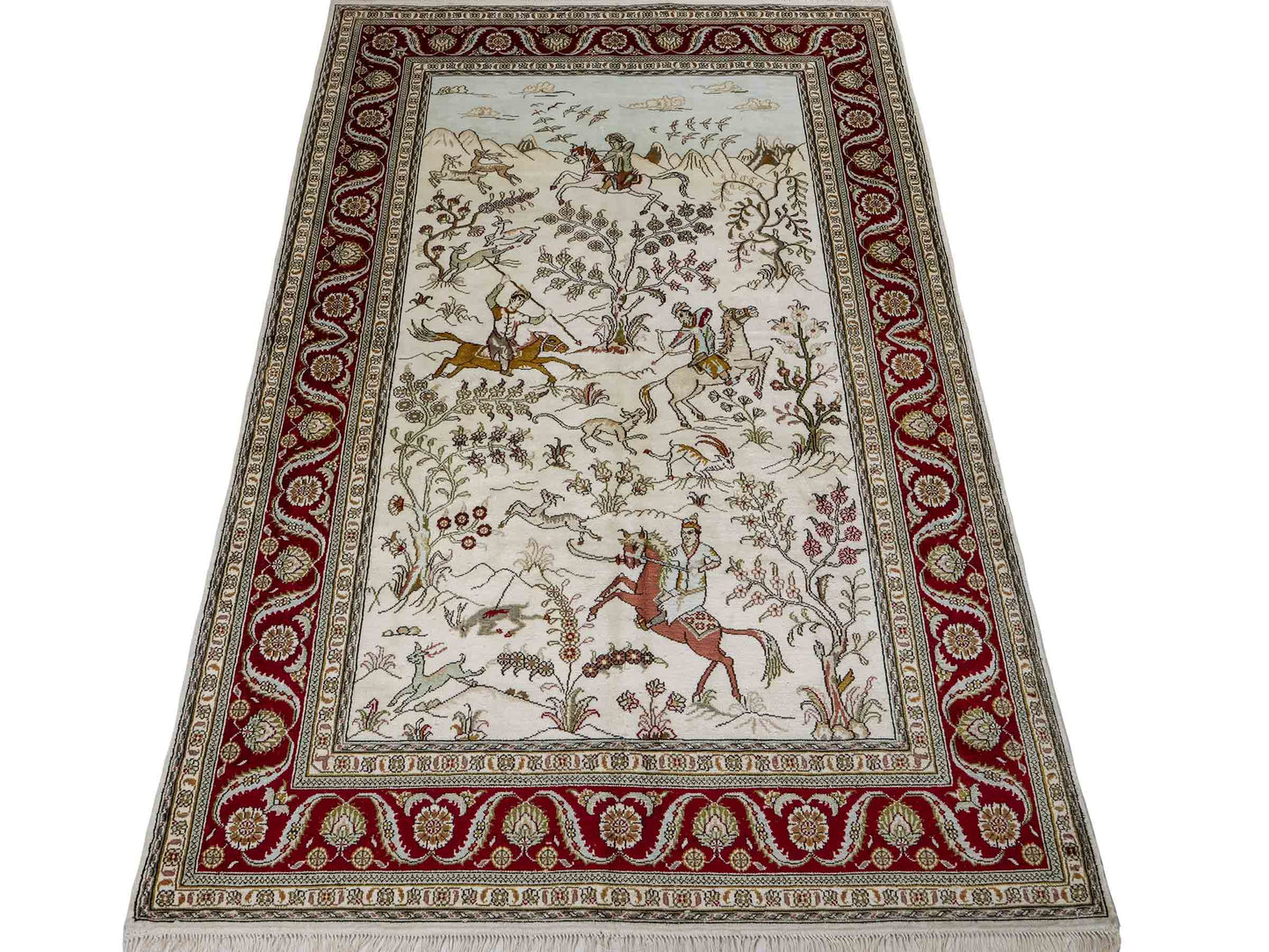 Feiner, handgeknüpfter Art Ghom aus Kunstseide. Ursprung China. Größe: 185 x 122 cm. Hauptfarben: Weiß, Creme, Rot. Vertrieb durch JUPITER Intl.