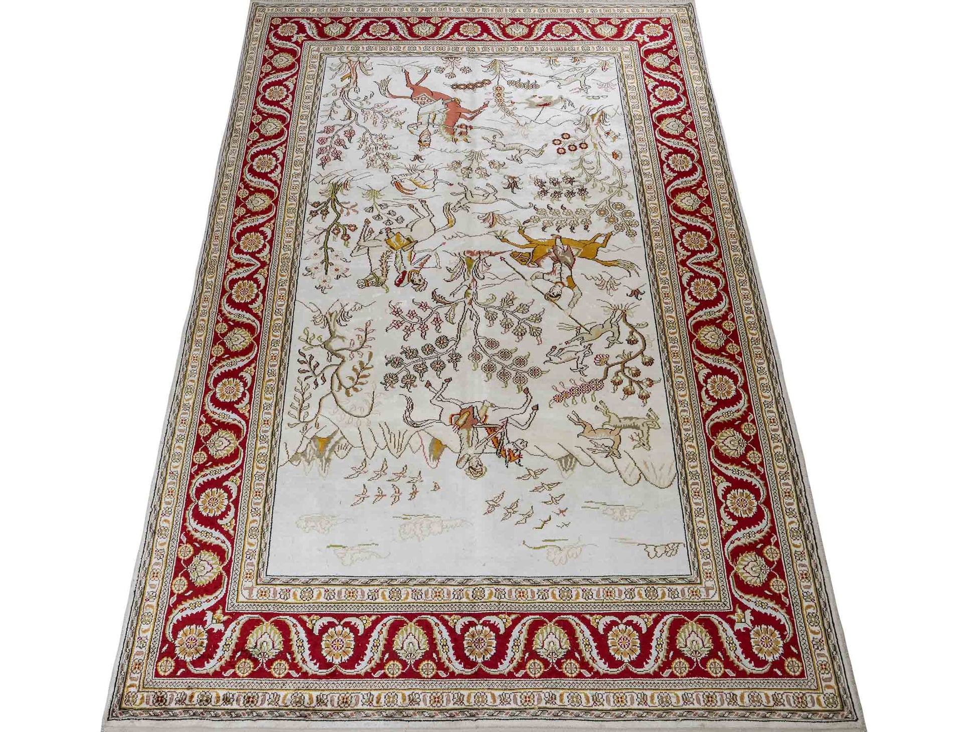 Feiner, handgeknüpfter Art Ghom aus Kunstseide. Ursprung China. Größe: 185 x 122 cm. Hauptfarben: Weiß, Creme, Rot. Vertrieb durch JUPITER Intl.