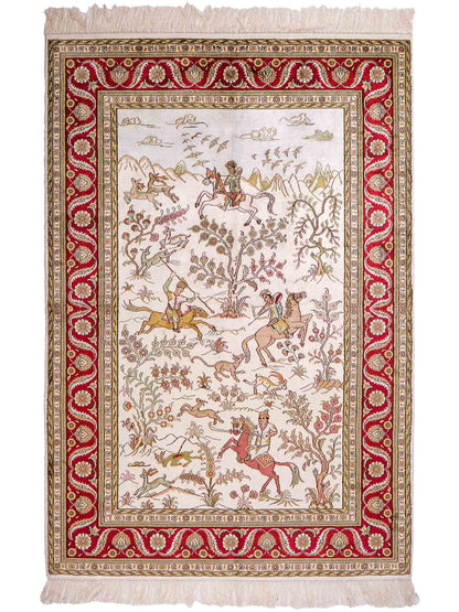 Feiner, handgeknüpfter Art Ghom aus Kunstseide. Ursprung China. Größe: 185 x 123 cm. Hauptfarben: Weiß, Creme, Rot. Vertrieb durch JUPITER Intl.