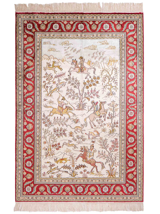 Feiner, handgeknüpfter Art Ghom aus Kunstseide. Ursprung China. Größe: 185 x 123 cm. Hauptfarben: Weiß, Creme, Rot. Vertrieb durch JUPITER Intl.