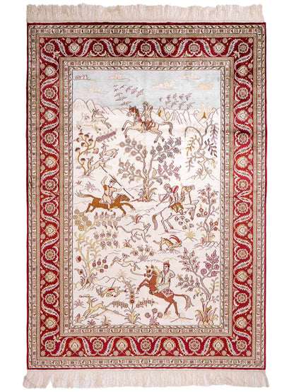 Feiner, handgeknüpfter Art Ghom aus Kunstseide. Ursprung China. Größe: 185 x 124 cm. Hauptfarben: Weiß, Creme, Rot. Vertrieb durch JUPITER Intl.