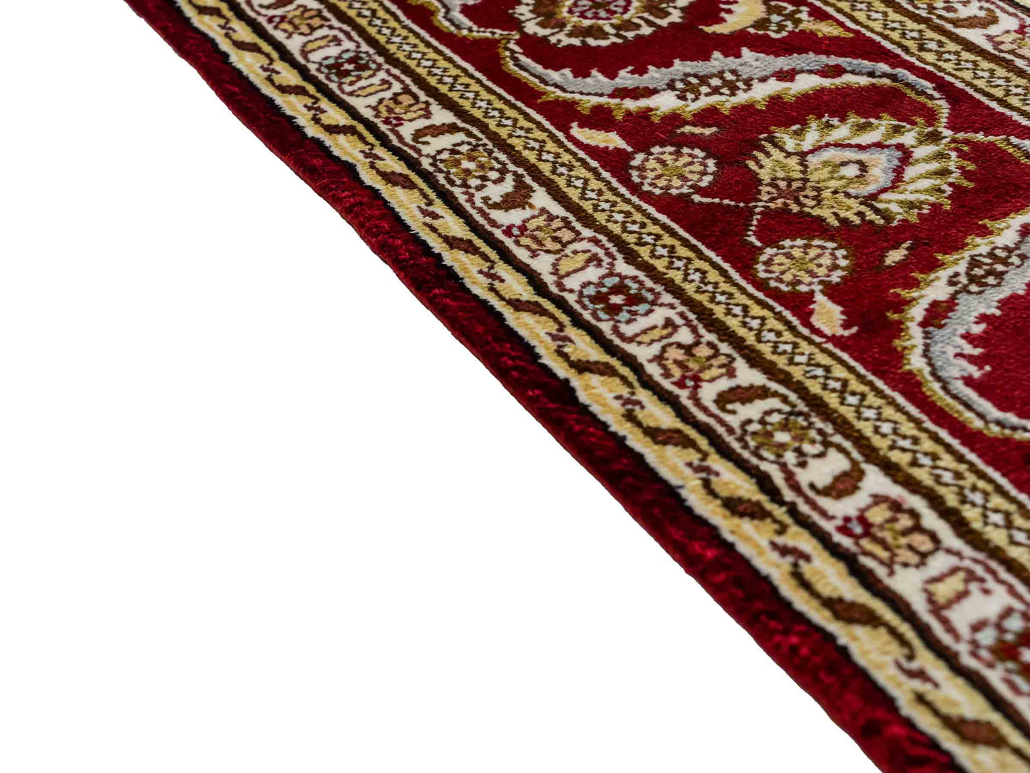 Feiner, handgeknüpfter Art Ghom aus Kunstseide. Ursprung China. Größe: 185 x 124 cm. Hauptfarben: Weiß, Creme, Rot. Vertrieb durch JUPITER Intl.