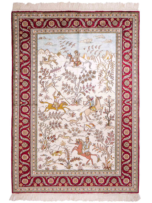 Feiner, handgeknüpfter Art Ghom aus Kunstseide. Ursprung China. Größe: 185 x 124 cm. Hauptfarben: Weiß, Creme, Rot. Vertrieb durch JUPITER Intl.