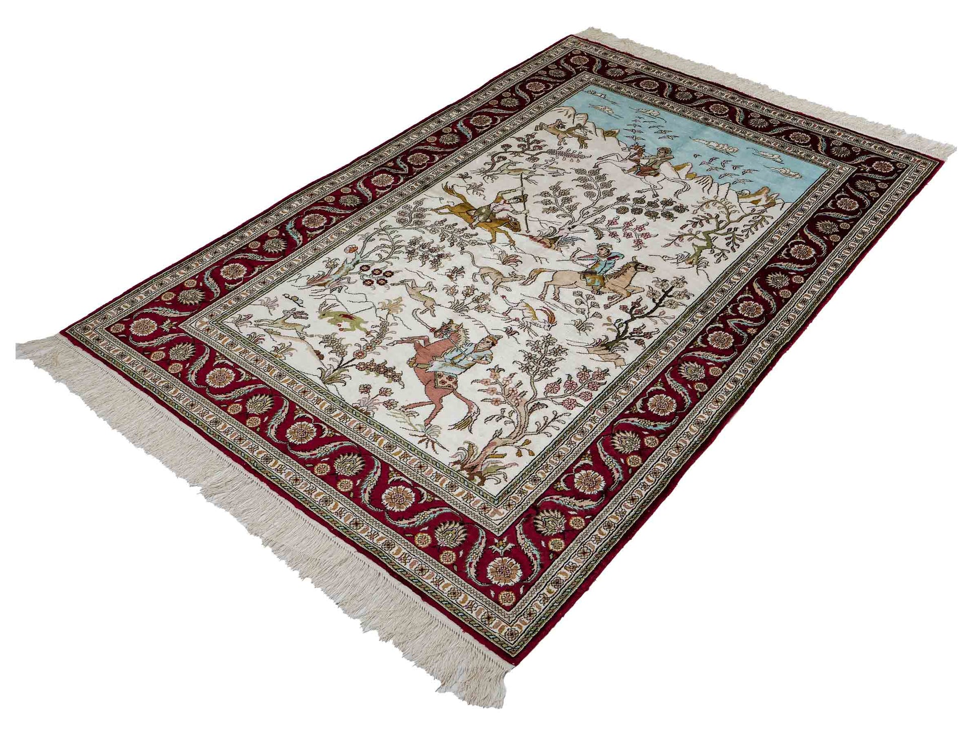 Feiner, handgeknüpfter Art Ghom aus Kunstseide. Ursprung China. Größe: 185 x 124 cm. Hauptfarben: Weiß, Creme, Rot. Vertrieb durch JUPITER Intl.