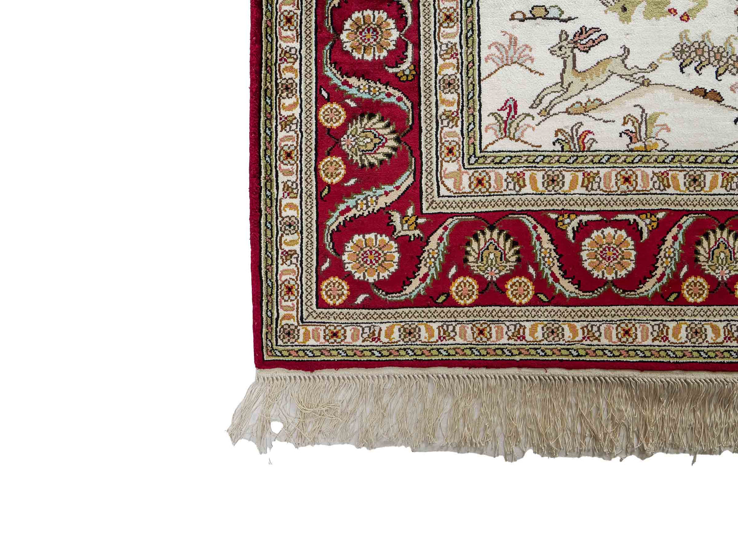 Feiner, handgeknüpfter Art Ghom aus Kunstseide. Ursprung China. Größe: 185 x 124 cm. Hauptfarben: Weiß, Creme, Rot. Vertrieb durch JUPITER Intl.