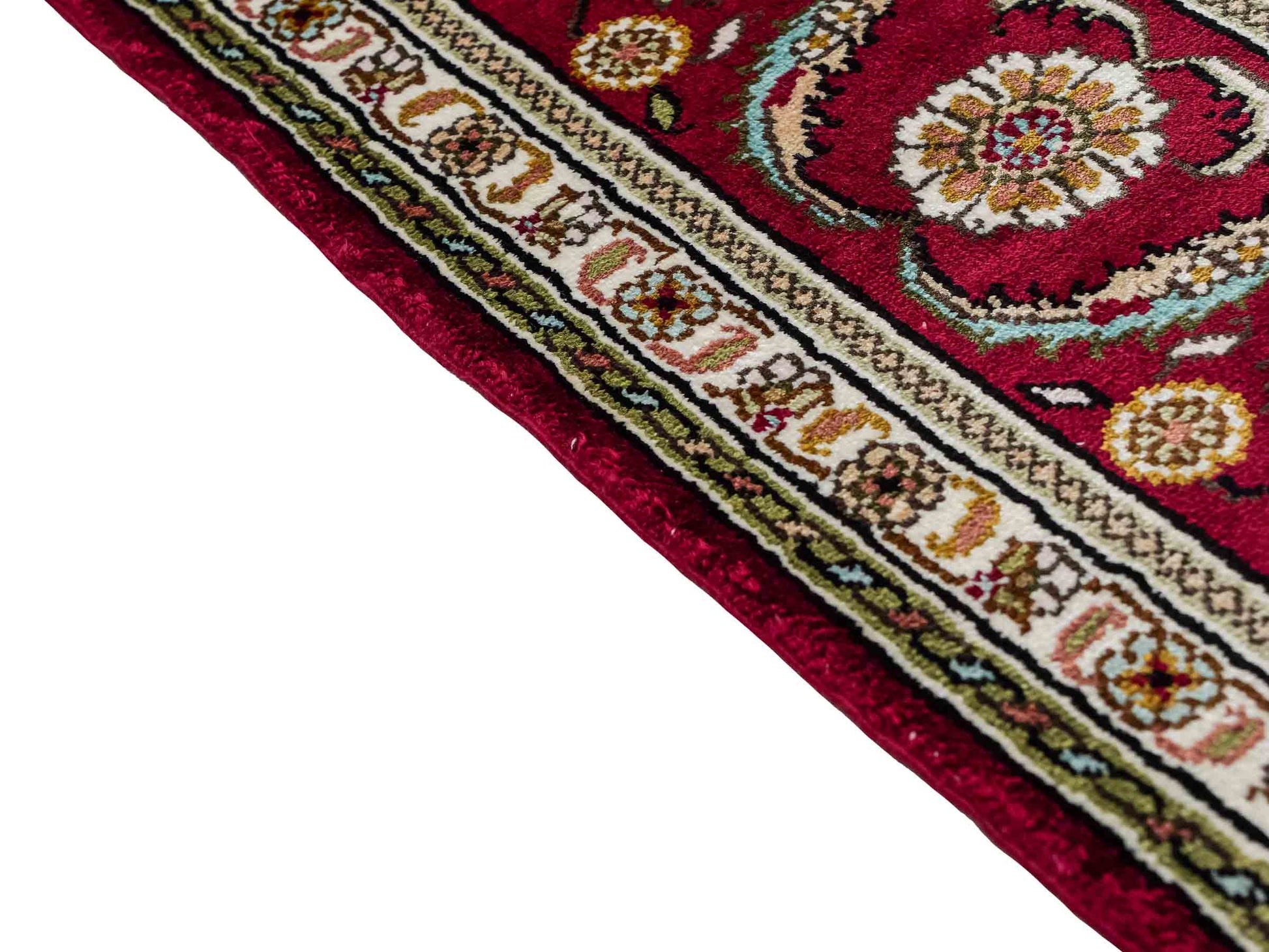 Feiner, handgeknüpfter Art Ghom aus Kunstseide. Ursprung China. Größe: 185 x 124 cm. Hauptfarben: Weiß, Creme, Rot. Vertrieb durch JUPITER Intl.