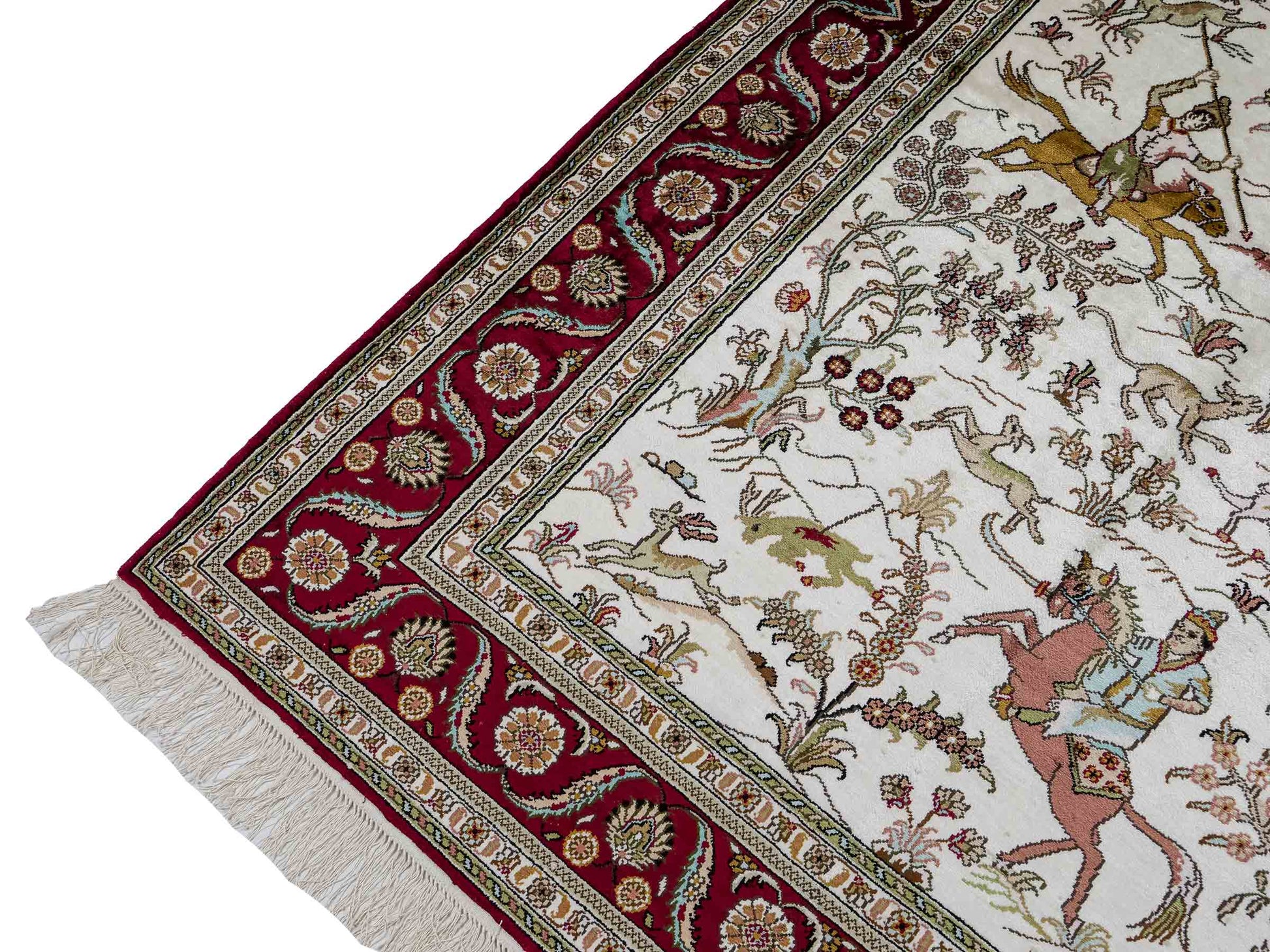 Feiner, handgeknüpfter Art Ghom aus Kunstseide. Ursprung China. Größe: 185 x 124 cm. Hauptfarben: Weiß, Creme, Rot. Vertrieb durch JUPITER Intl.