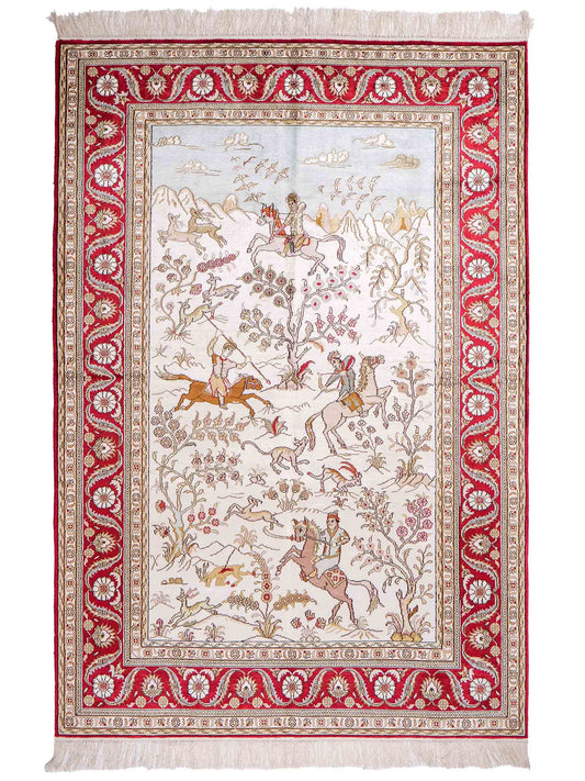 Feiner, handgeknüpfter Art Ghom aus Kunstseide. Ursprung China. Größe: 185 x 126 cm. Hauptfarben: Weiß, Creme, Rot. Vertrieb durch JUPITER Intl.