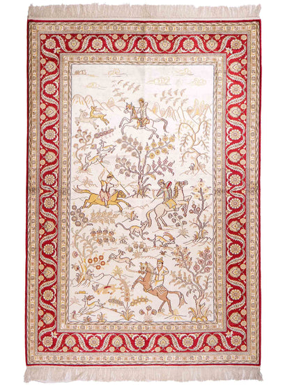 Feiner, handgeknüpfter Art Ghom aus Kunstseide. Ursprung China. Größe: 185 x 127 cm. Hauptfarben: Weiß, Creme, Rot. Vertrieb durch JUPITER Intl.