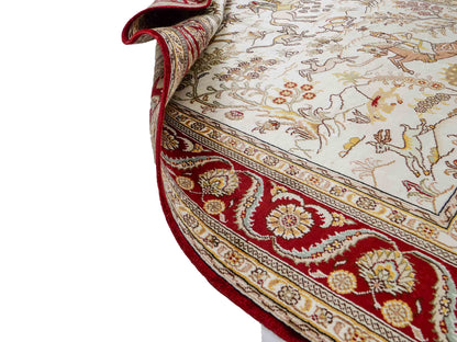 Feiner, handgeknüpfter Art Ghom aus Kunstseide. Ursprung China. Größe: 185 x 127 cm. Hauptfarben: Weiß, Creme, Rot. Vertrieb durch JUPITER Intl.