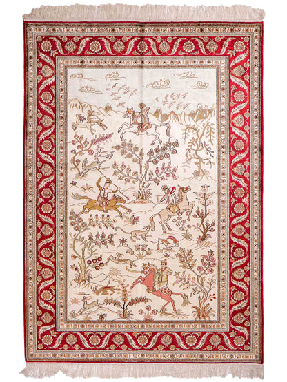Feiner, handgeknüpfter Art Ghom aus Kunstseide. Ursprung China. Größe: 186 x 124 cm. Hauptfarben: Weiß, Creme, Rot. Vertrieb durch JUPITER Intl.