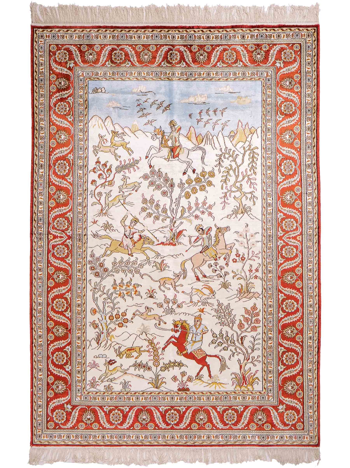 Feiner, handgeknüpfter Art Ghom aus Kunstseide. Ursprung China. Größe: 186 x 124 cm. Hauptfarben: Weiß, Creme, Rot. Vertrieb durch JUPITER Intl.
