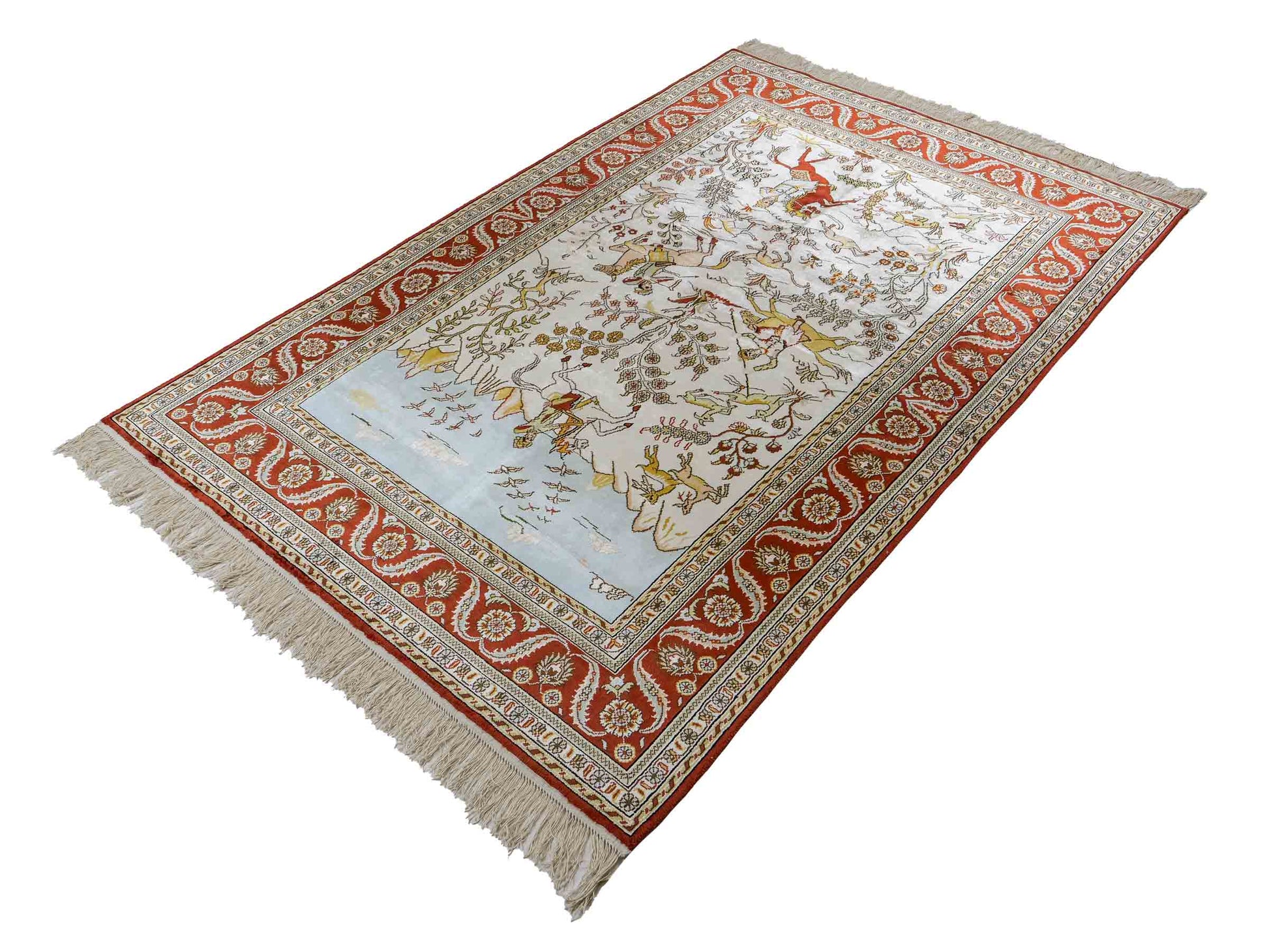 Feiner, handgeknüpfter Art Ghom aus Kunstseide. Ursprung China. Größe: 186 x 124 cm. Hauptfarben: Weiß, Creme, Rot. Vertrieb durch JUPITER Intl.