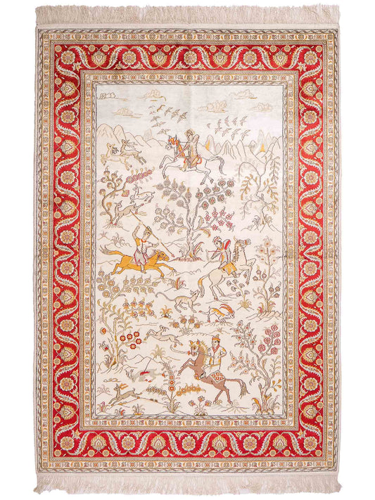 Feiner, handgeknüpfter Art Ghom aus Kunstseide. Ursprung China. Größe: 187 x 125 cm. Hauptfarben: Weiß, Creme, Rot. Vertrieb durch JUPITER Intl.