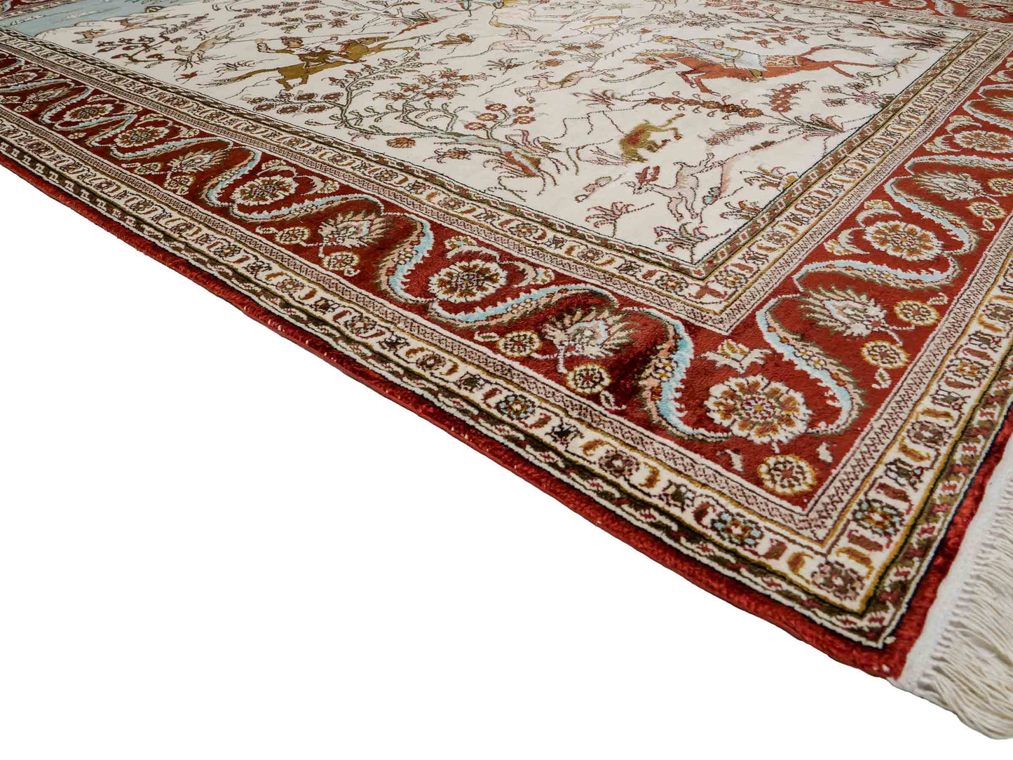 Feiner, handgeknüpfter Art Ghom aus Kunstseide. Ursprung China. Größe: 191 x 126 cm. Hauptfarben: Weiß, Creme, Rot. Vertrieb durch JUPITER Intl.