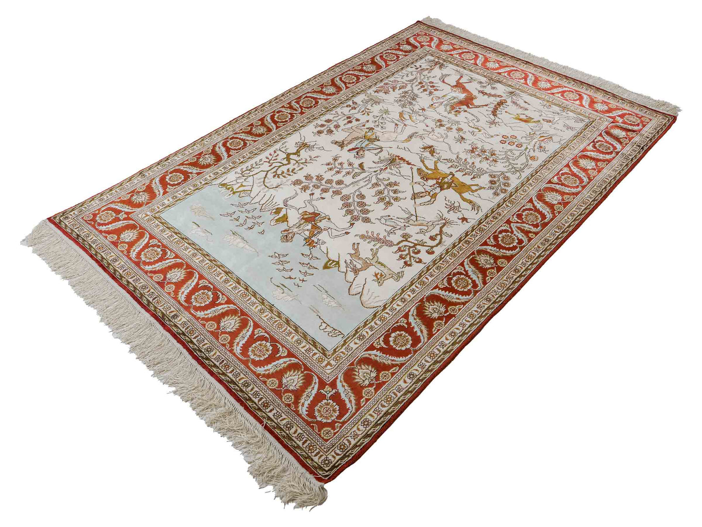 Feiner, handgeknüpfter Art Ghom aus Kunstseide. Ursprung China. Größe: 191 x 126 cm. Hauptfarben: Weiß, Creme, Rot. Vertrieb durch JUPITER Intl.