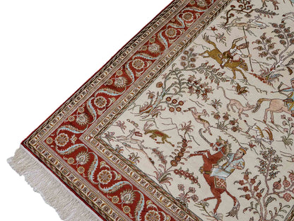 Feiner, handgeknüpfter Art Ghom aus Kunstseide. Ursprung China. Größe: 191 x 126 cm. Hauptfarben: Weiß, Creme, Rot. Vertrieb durch JUPITER Intl.