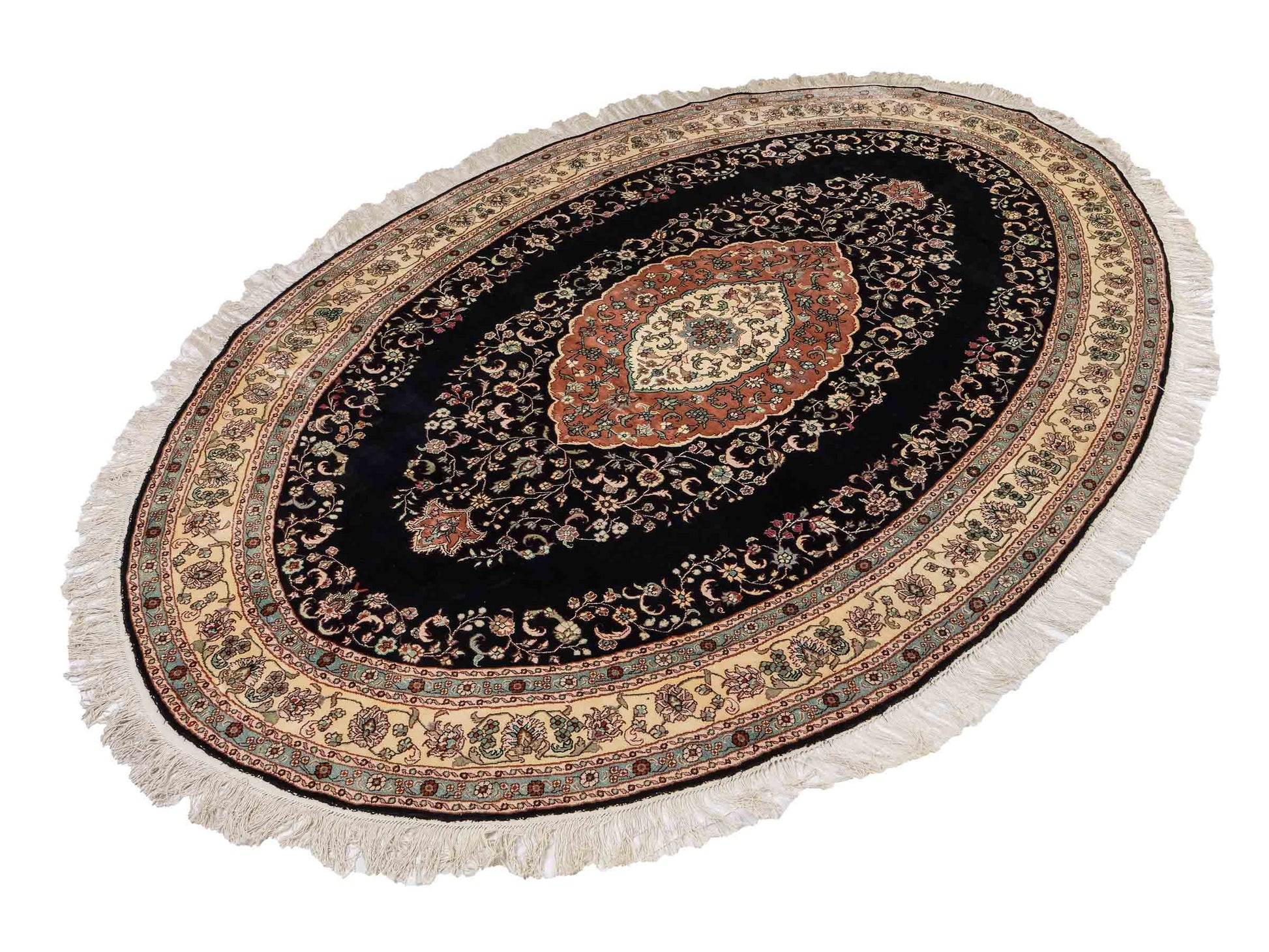 Sehr feiner, handgeknüpfter, ovaler, chinesischer Orientteppich mit Ghom Design aus Kunstseide, schwarz, creme. 238x153 cm. Verkauf durch Jupiter Intl.