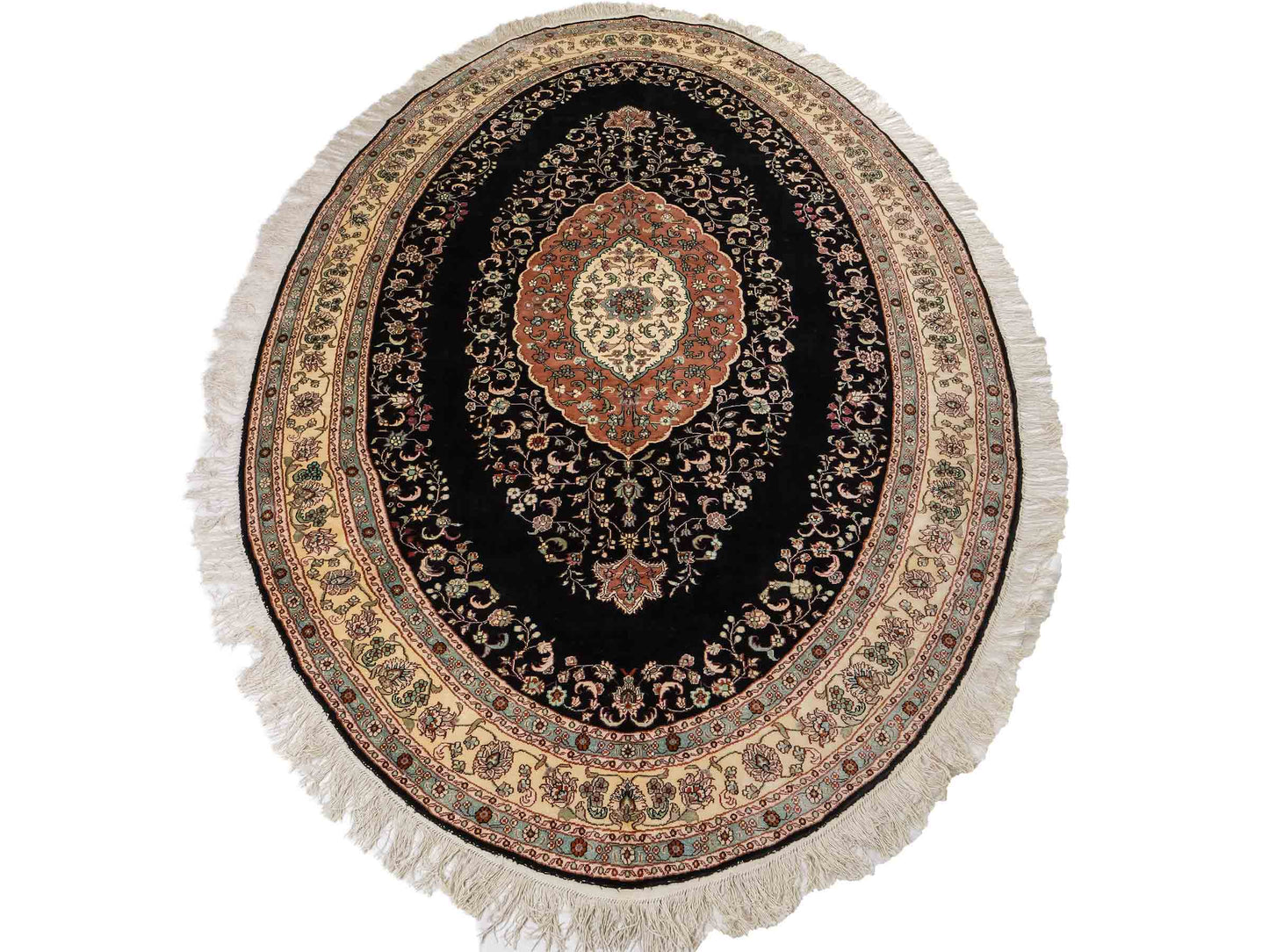 Sehr feiner, handgeknüpfter, ovaler, chinesischer Orientteppich mit Ghom Design aus Kunstseide, schwarz, creme. 238x153 cm. Verkauf durch Jupiter Intl.