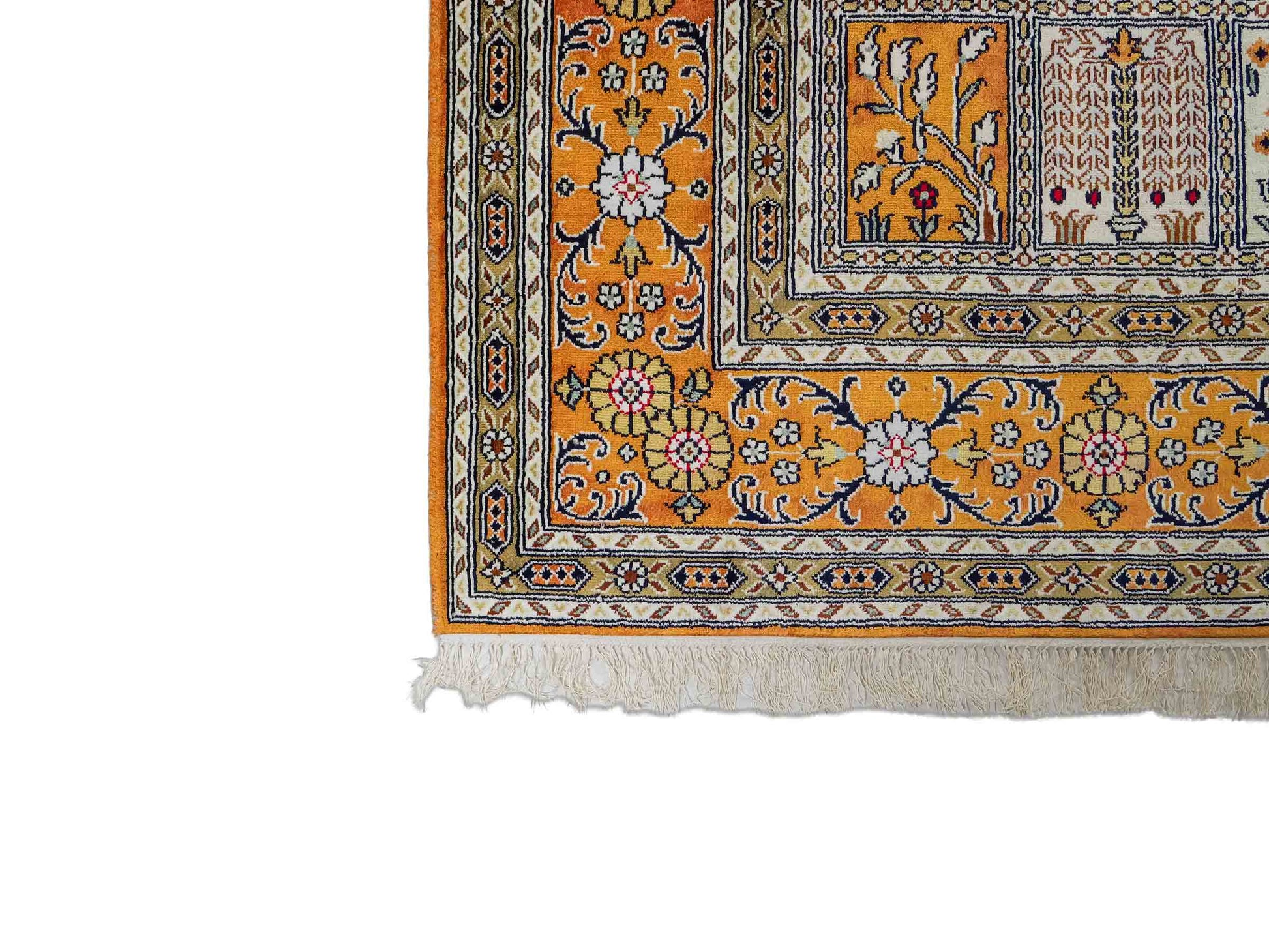 Feiner, handgeknüpfter, chinesischer Orientteppich mit Ghom Design aus Kunstseide, braun, oliv, creme. 267x181 cm. Verkauf durch Jupiter Intl.