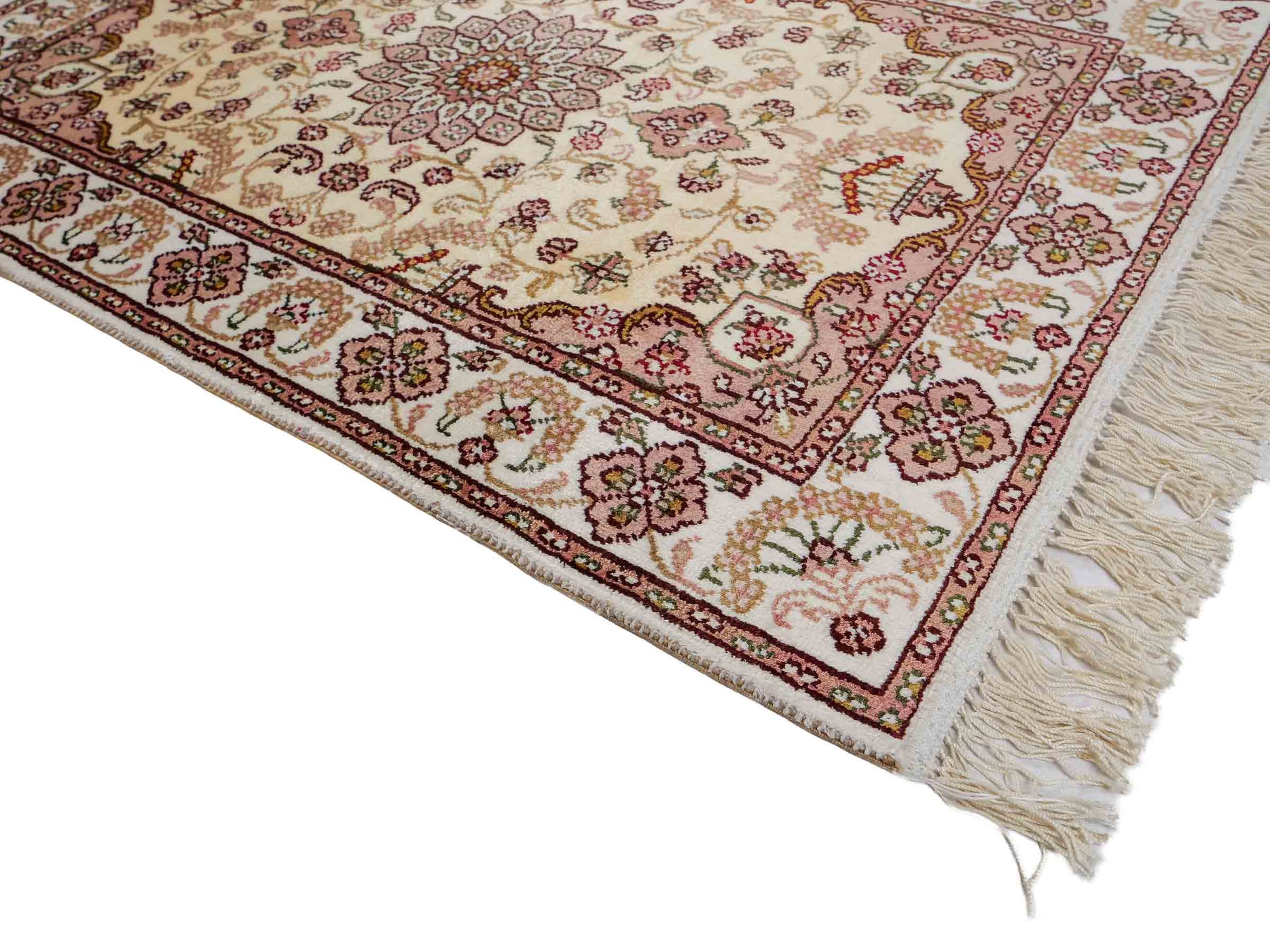 Feiner, handgeknüpfter, chinesischer Orientteppich mit Ghom Design aus Kunstseide, weiß, creme. 89x60 cm. Verkauf durch Jupiter Intl.