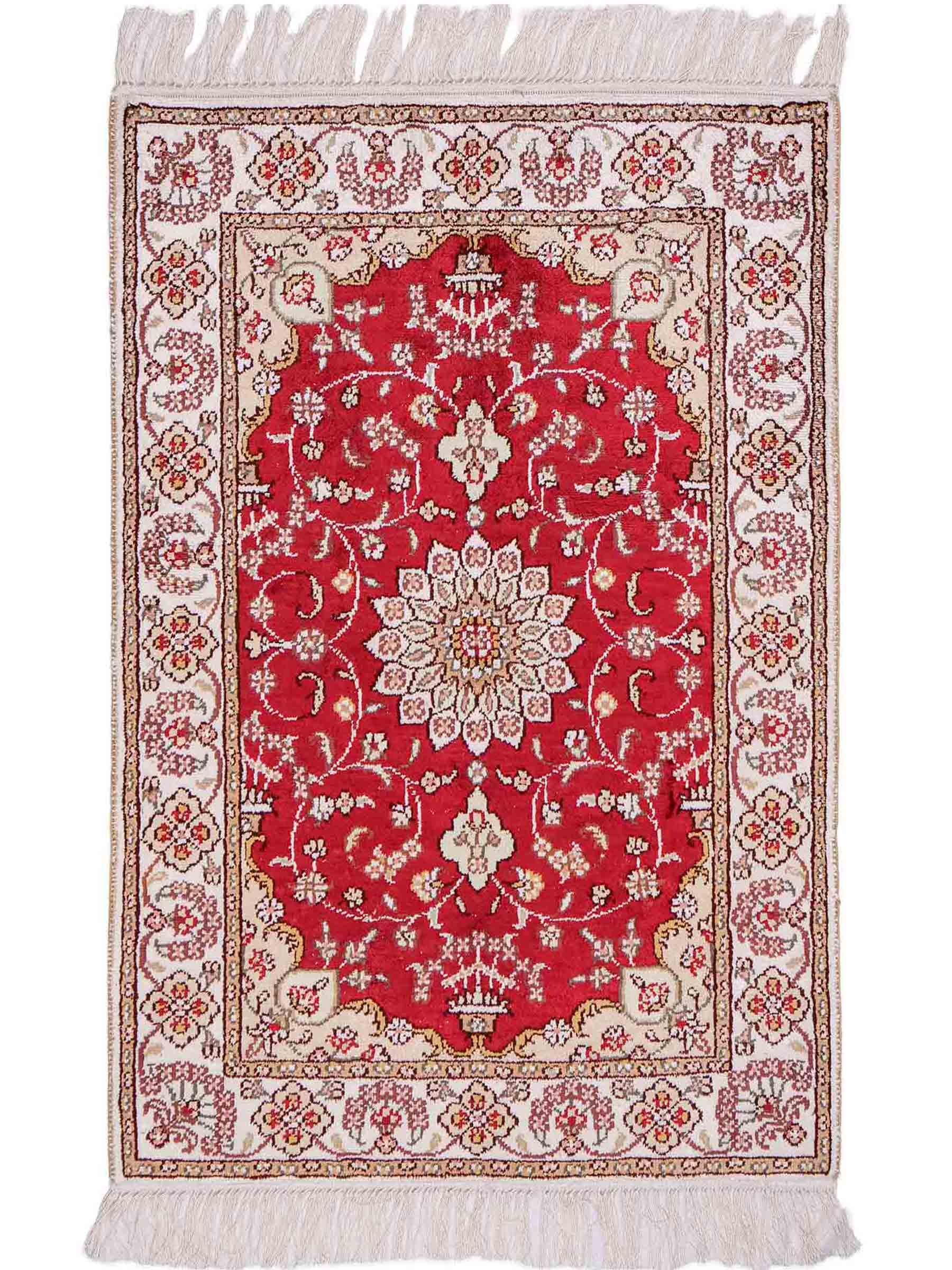 Feiner, handgeknüpfter, chinesischer Orientteppich mit Ghom Design aus Kunstseide, rot, weiß, creme. 89x61 cm. Verkauf durch Jupiter Intl.