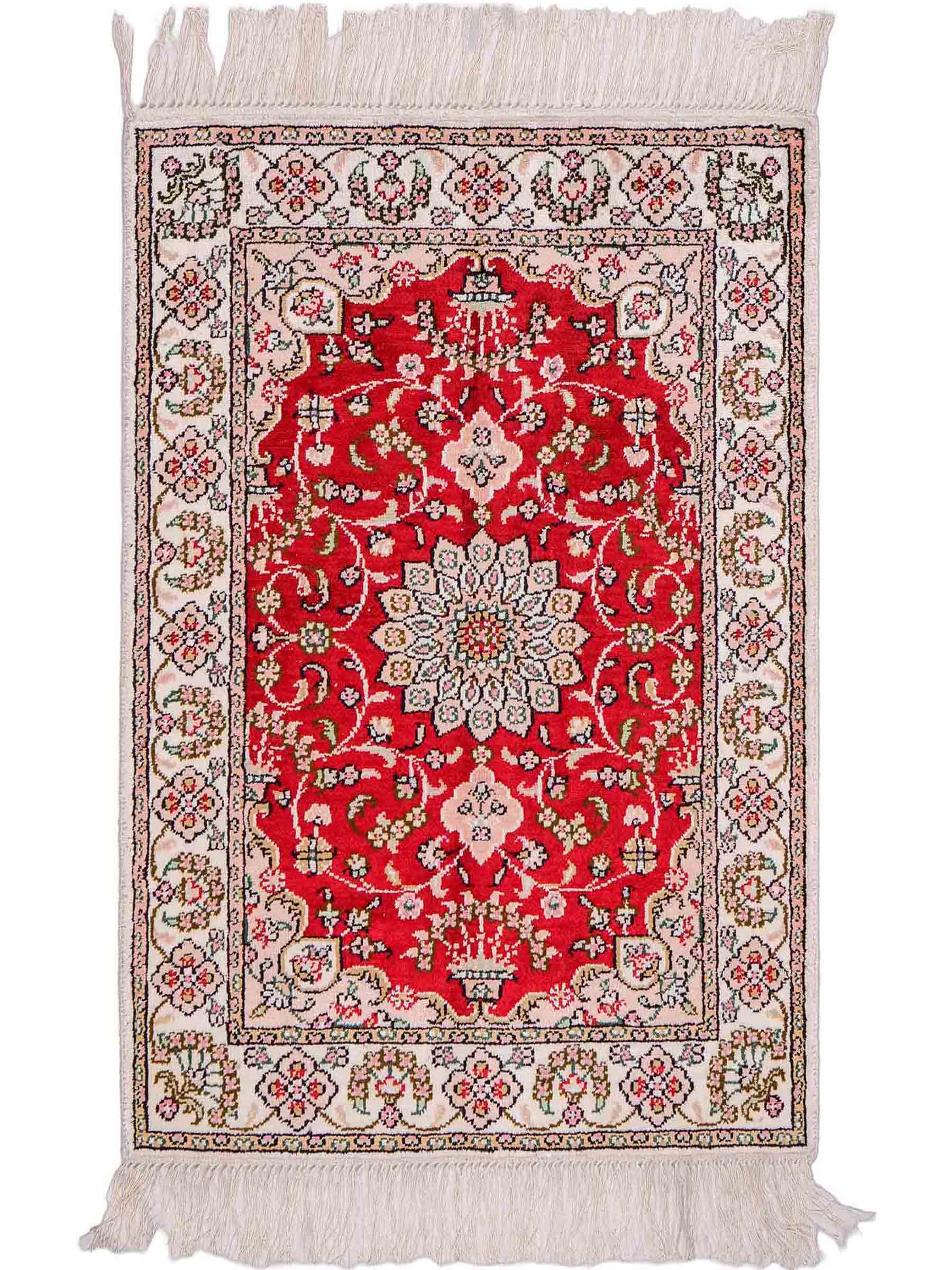 Feiner, handgeknüpfter, chinesischer Orientteppich mit Ghom Design aus Kunstseide, rot, creme, weiß. 89x62 cm. Verkauf durch Jupiter Intl.