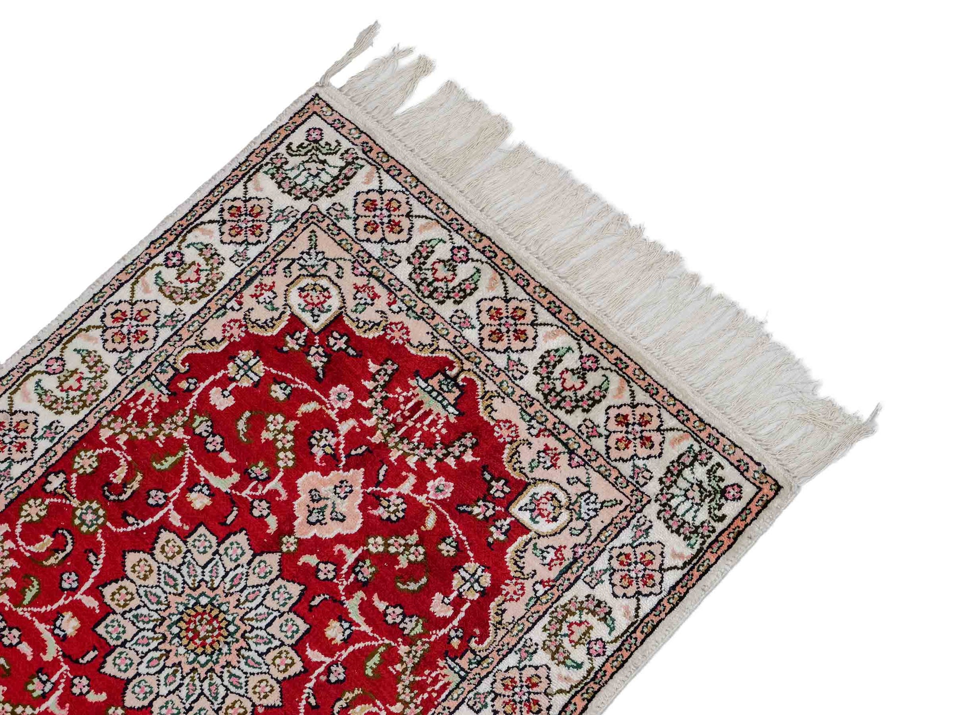 Feiner, handgeknüpfter, chinesischer Orientteppich mit Ghom Design aus Kunstseide, rot, creme, weiß. 89x62 cm. Verkauf durch Jupiter Intl.