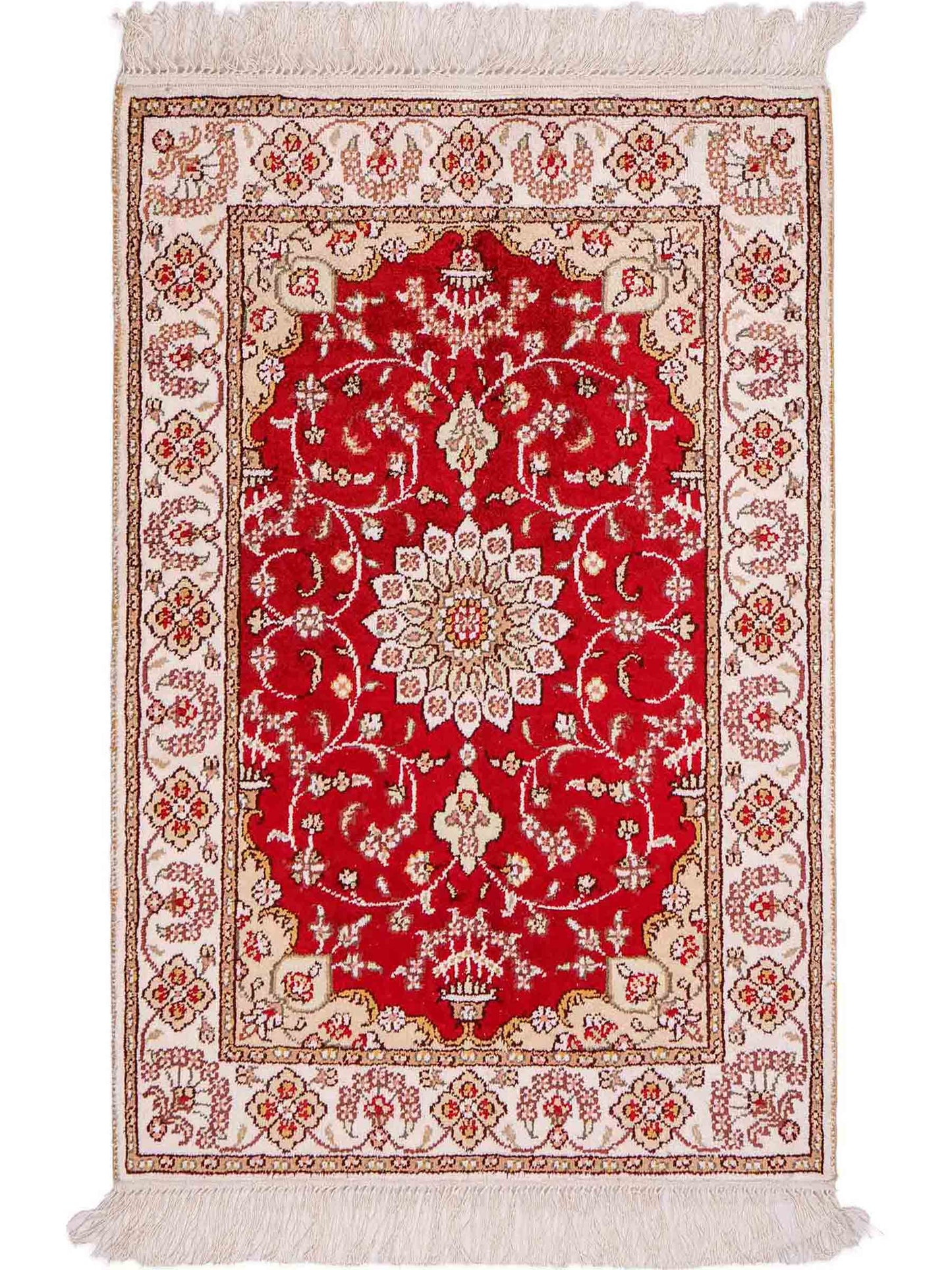 Feiner, handgeknüpfter, chinesischer Orientteppich mit Ghom Design aus Kunstseide, rot, weiß, creme. 89x62 cm. Verkauf durch Jupiter Intl.