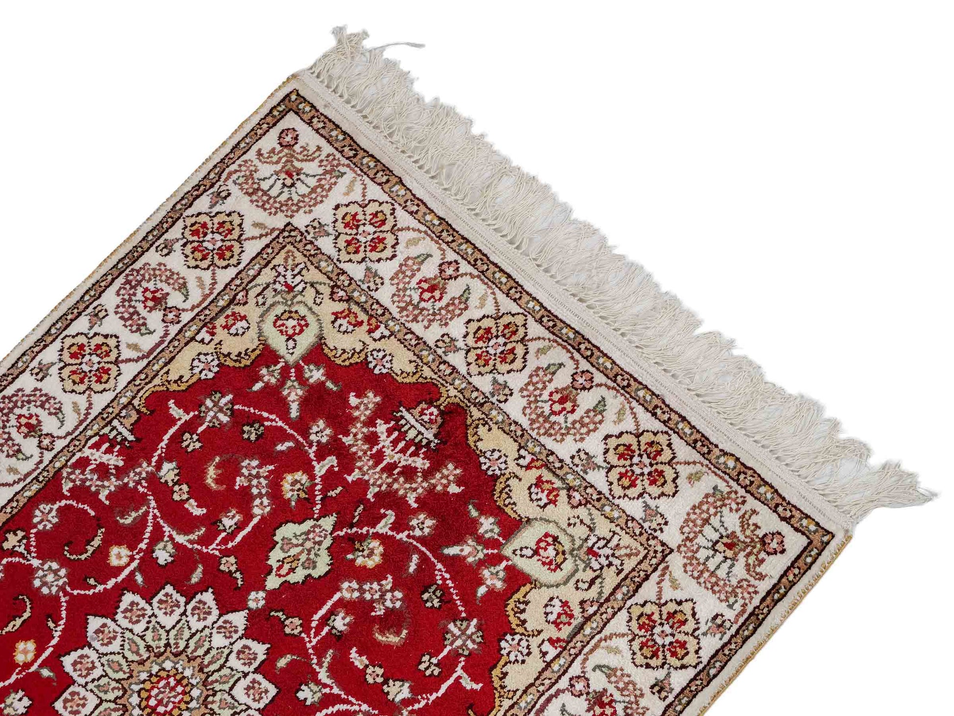 Feiner, handgeknüpfter, chinesischer Orientteppich mit Ghom Design aus Kunstseide, rot, weiß, creme. 89x62 cm. Verkauf durch Jupiter Intl.