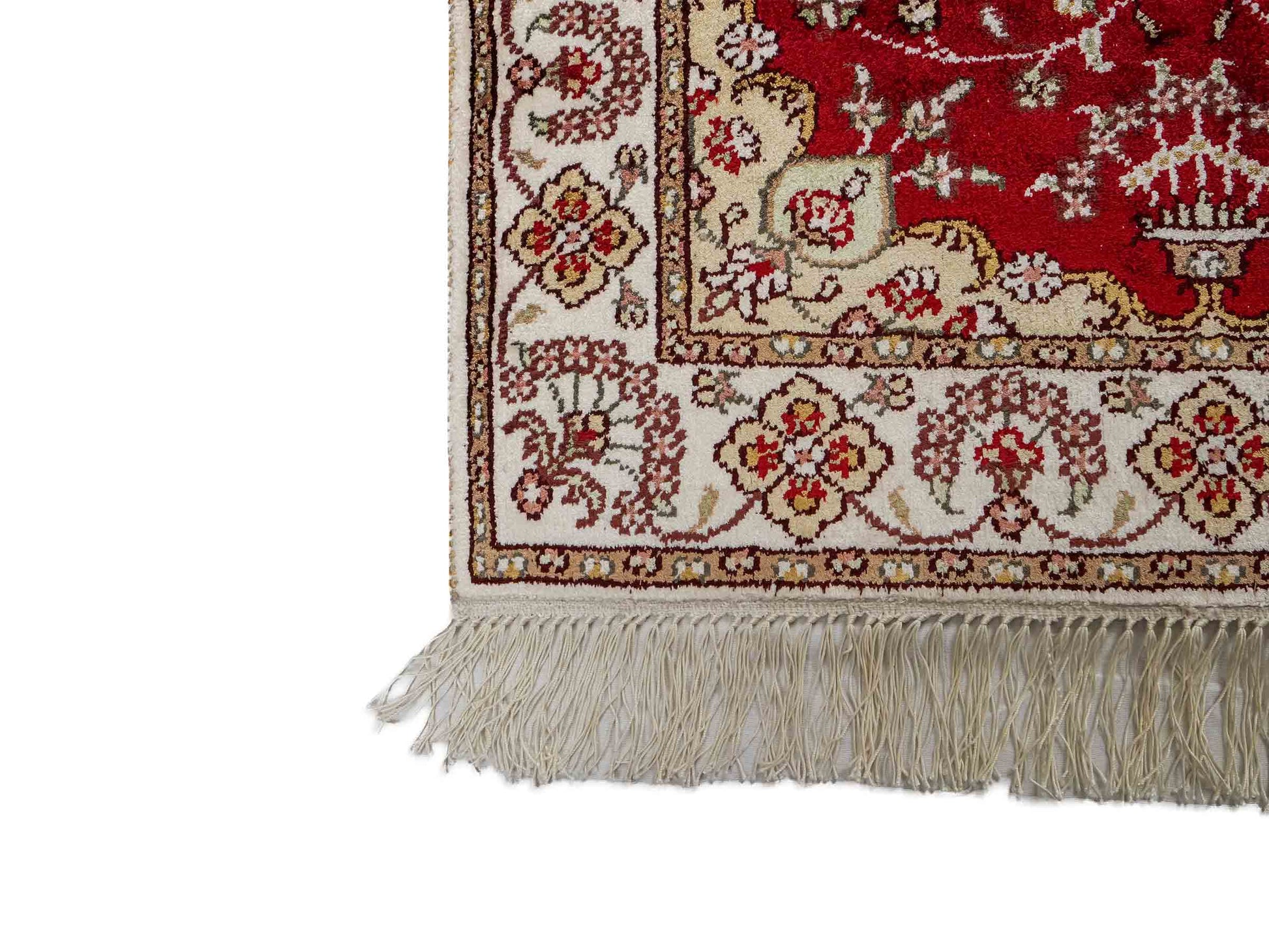 Feiner, handgeknüpfter, chinesischer Orientteppich mit Ghom Design aus Kunstseide, rot, weiß, creme. 89x62 cm. Verkauf durch Jupiter Intl.