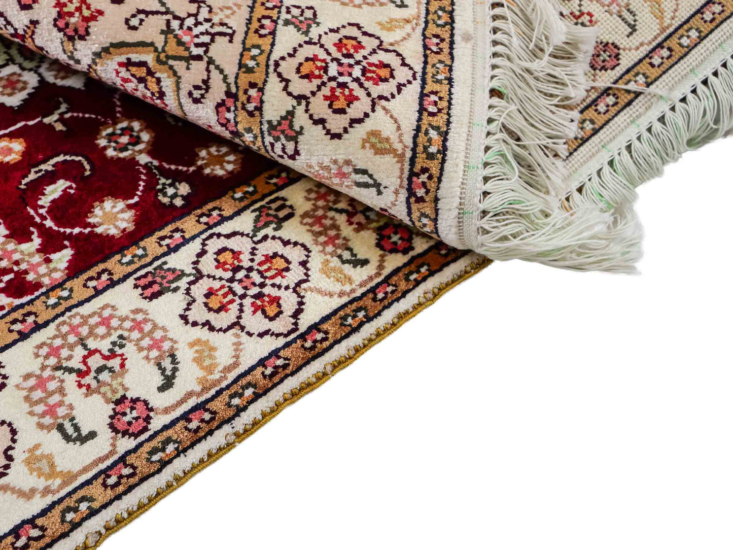 Feiner, handgeknüpfter, chinesischer Orientteppich mit Ghom Design aus Kunstseide, rot, weiß, creme. 90x63 cm. Verkauf durch Jupiter Intl.