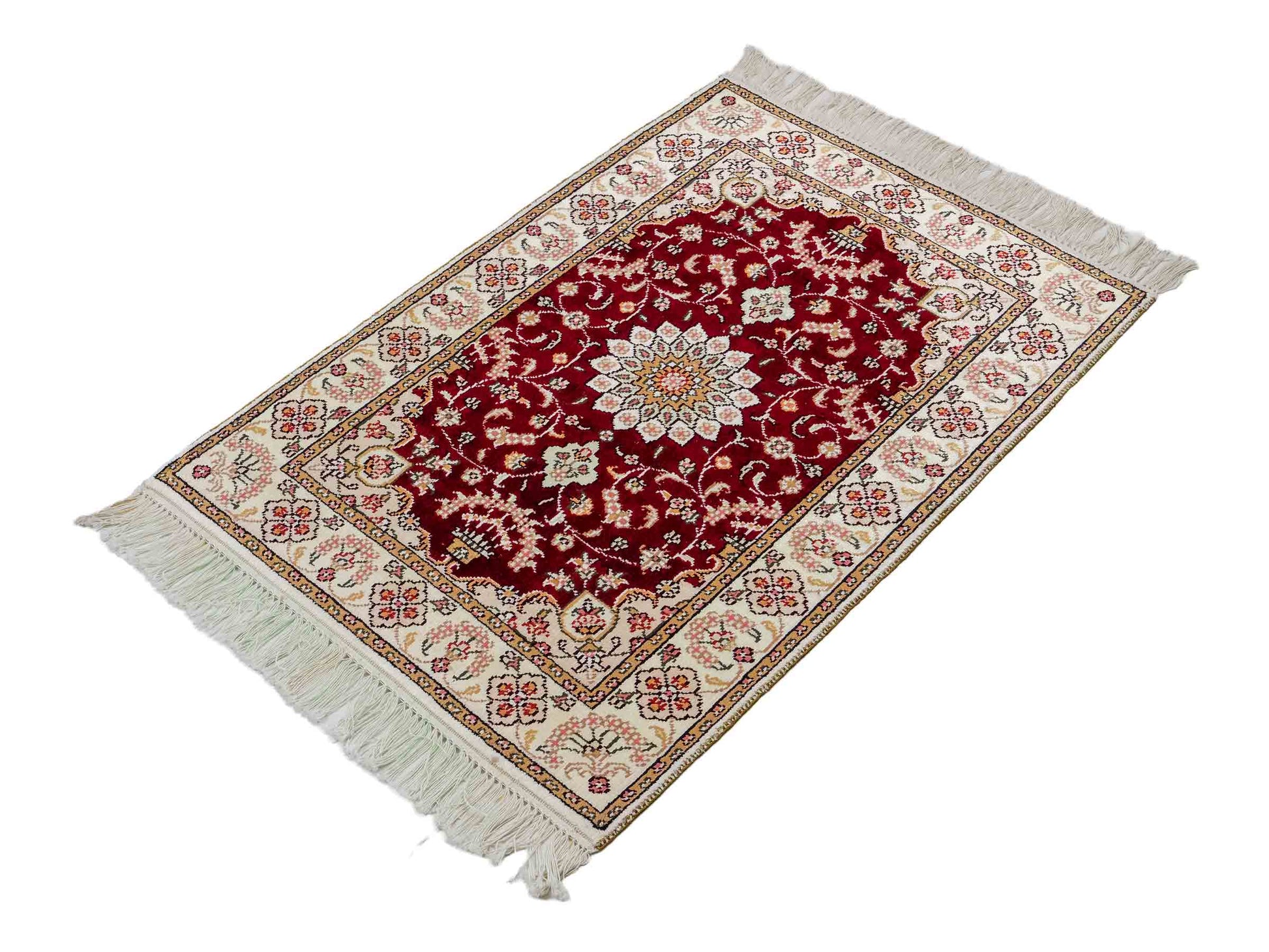 Feiner, handgeknüpfter, chinesischer Orientteppich mit Ghom Design aus Kunstseide, rot, weiß, creme. 90x63 cm. Verkauf durch Jupiter Intl.