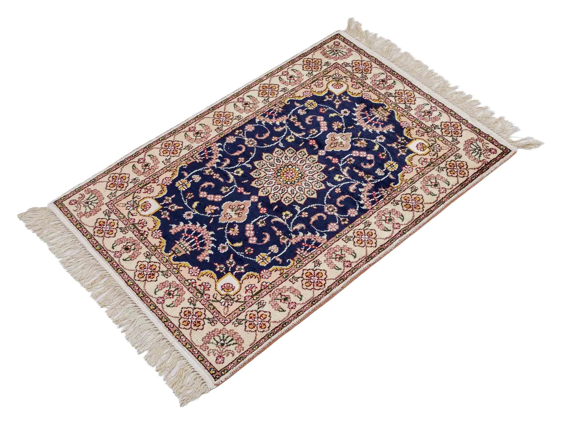 Feiner, handgeknüpfter, chinesischer Orientteppich mit Ghom Design aus Kunstseide, blau, weiß, creme. 91x61 cm. Verkauf durch Jupiter Intl.