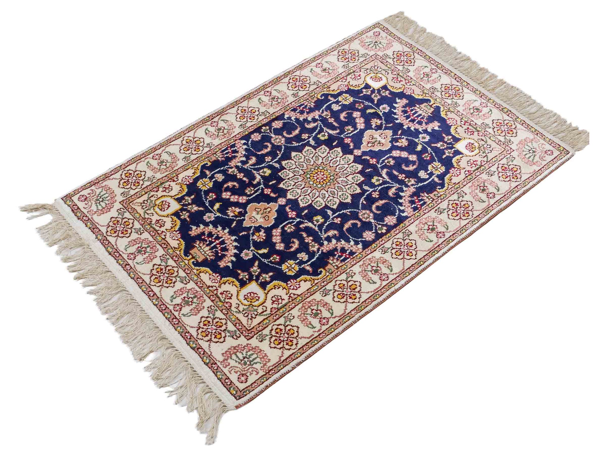 Feiner, handgeknüpfter, chinesischer Orientteppich mit Ghom Design aus Kunstseide, blau, weiß, creme. 91x61 cm. Verkauf durch Jupiter Intl.