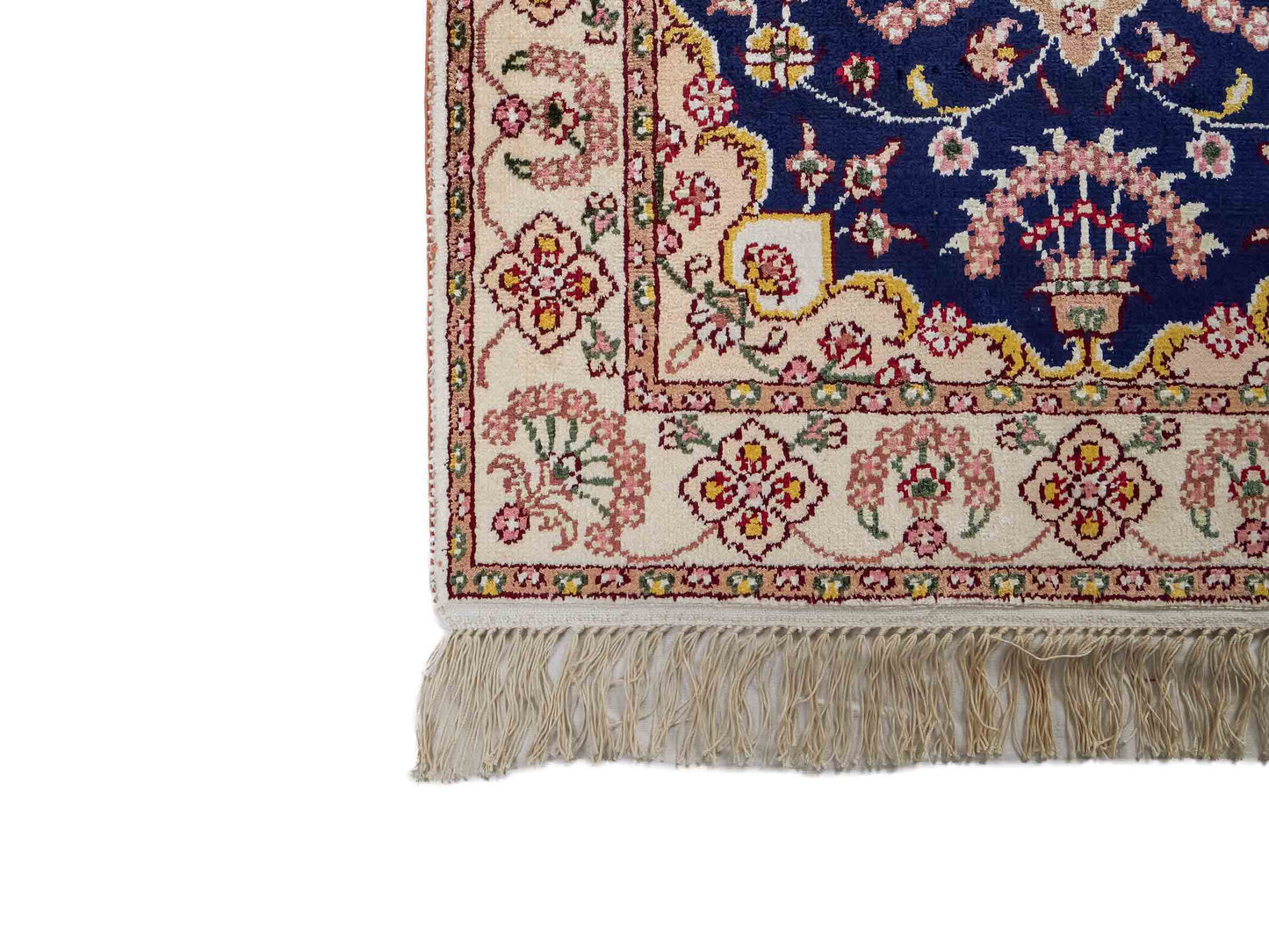Feiner, handgeknüpfter, chinesischer Orientteppich mit Ghom Design aus Kunstseide, blau, weiß, creme. 91x61 cm. Verkauf durch Jupiter Intl.