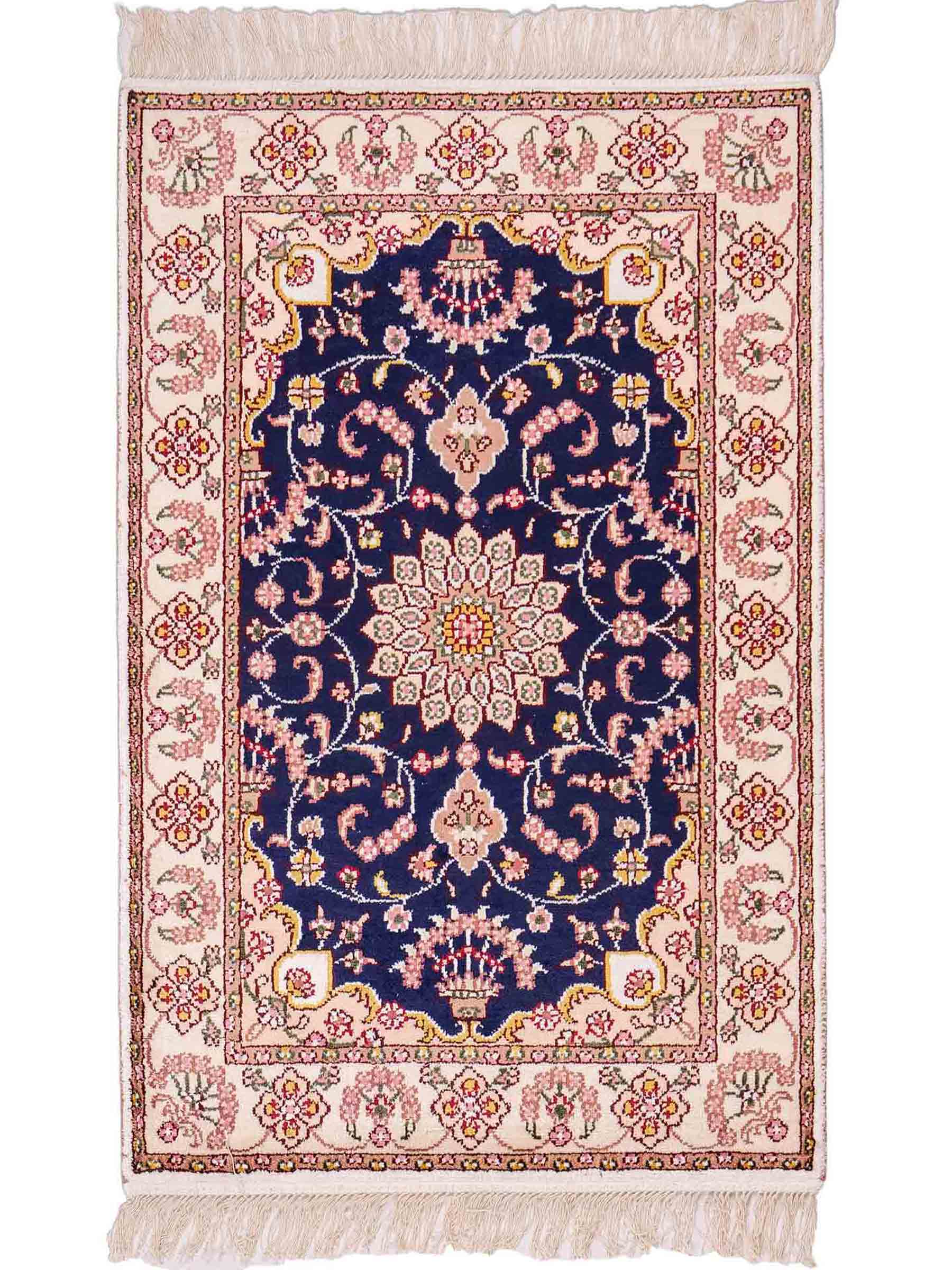 Feiner, handgeknüpfter, chinesischer Orientteppich mit Ghom Design aus Kunstseide, blau, creme, weiß. 92x60 cm. Verkauf durch Jupiter Intl.