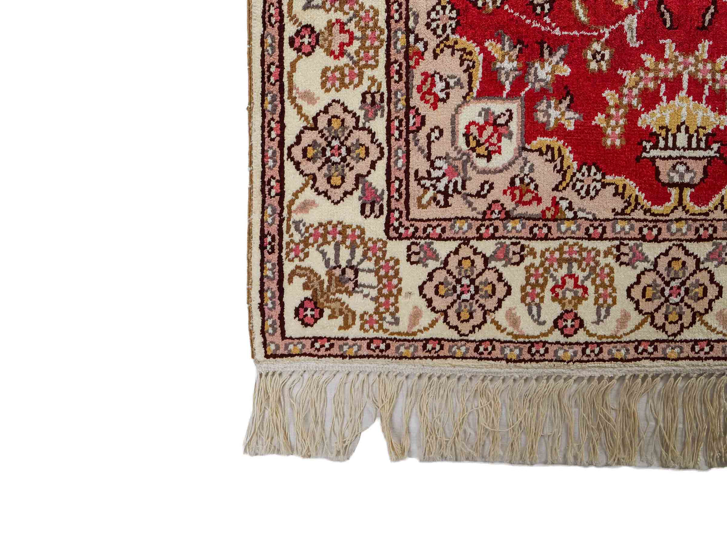 Feiner, handgeknüpfter, chinesischer Orientteppich mit Ghom Design aus Kunstseide, rot, weiß, creme. 92x60 cm. Verkauf durch Jupiter Intl.