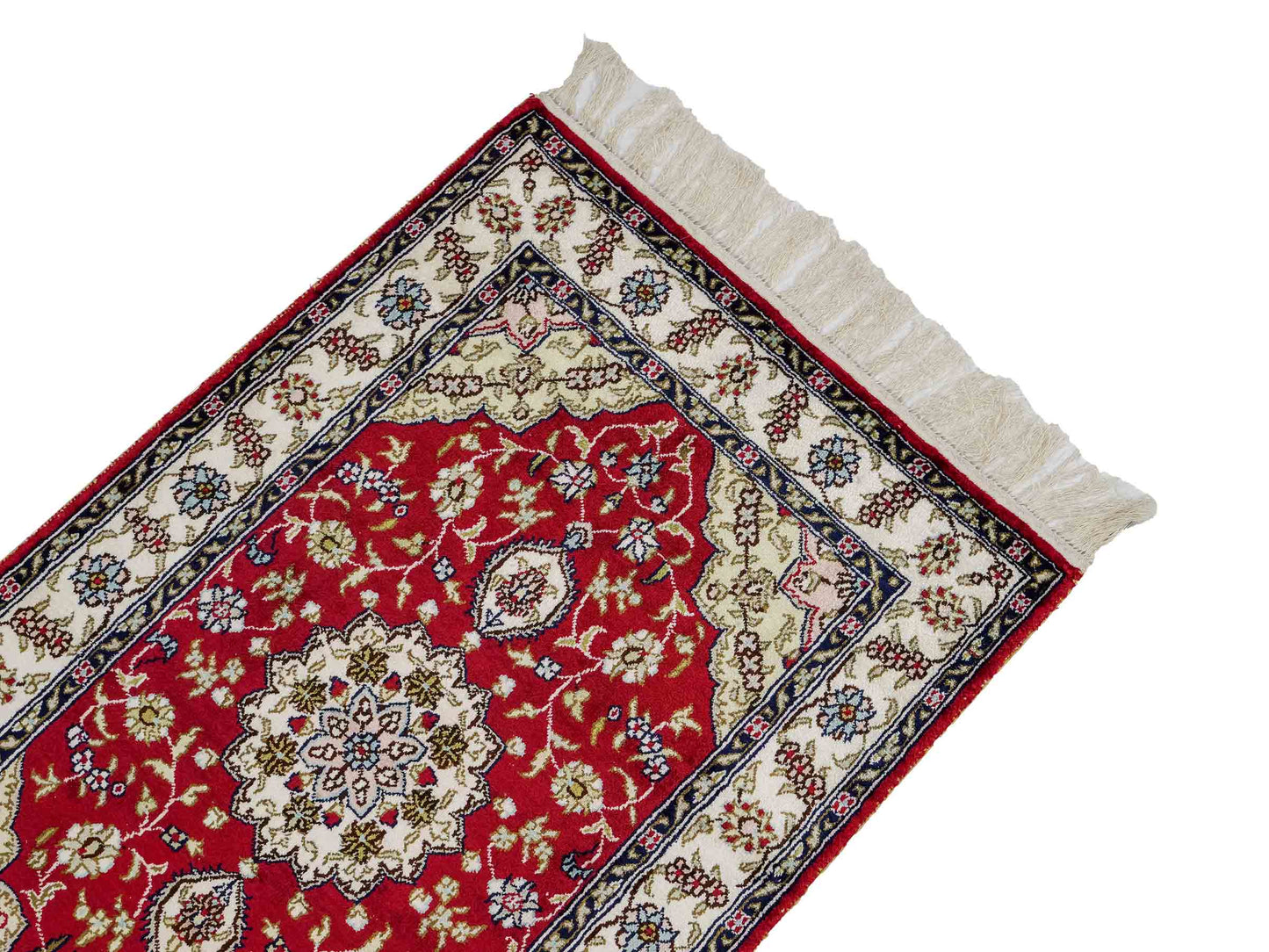 Feiner, handgeknüpfter, chinesischer Orientteppich mit Ghom Design aus Kunstseide, rot, creme, weiß. 92x60 cm. Verkauf durch Jupiter Intl.