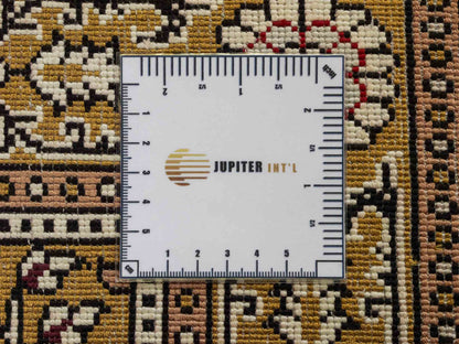 Feiner, handgeknüpfter, chinesischer Orientteppich mit Ghom Design aus Kunstseide, braun, oliv. 92x62 cm. Verkauf durch Jupiter Intl.