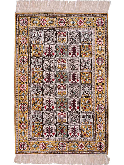 Feiner, handgeknüpfter, chinesischer Orientteppich mit Ghom Design aus Kunstseide, braun, oliv. 92x63 cm. Verkauf durch Jupiter Intl.